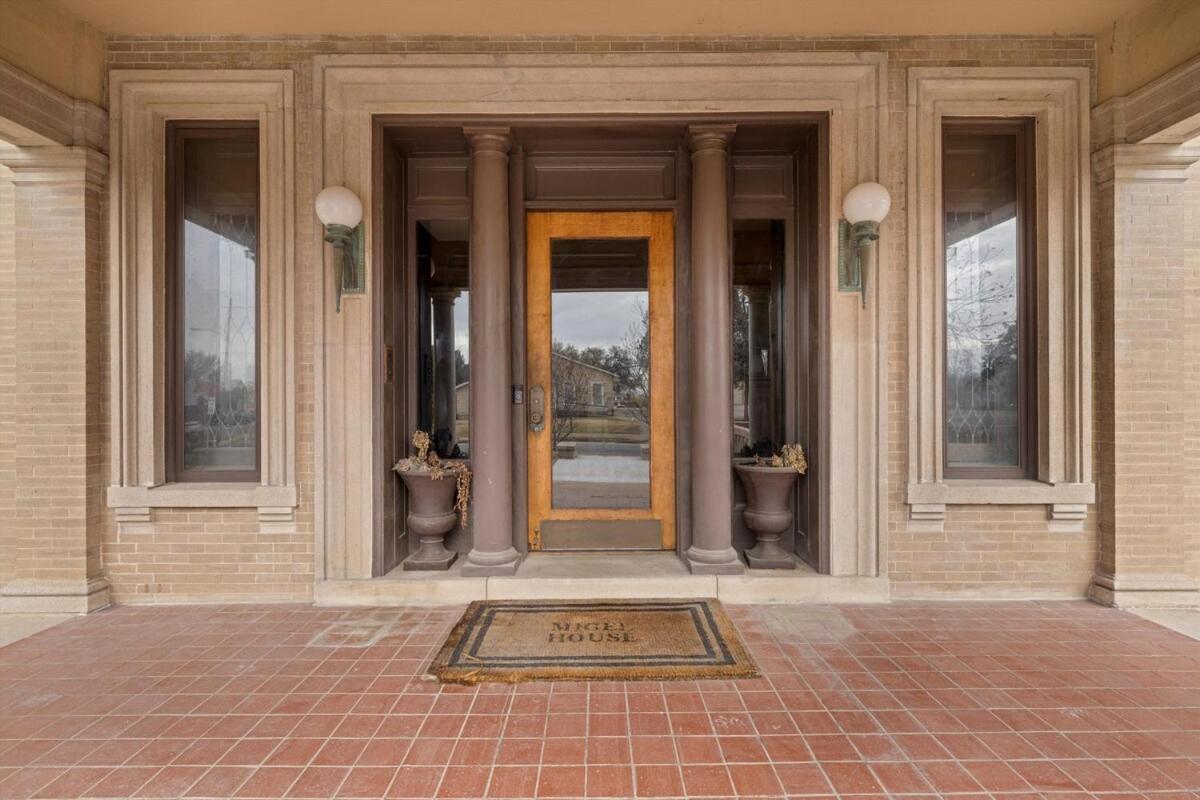 Historic Migel House In Downtown Waco Exterior photo